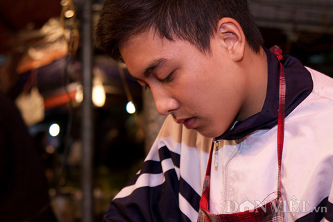 Chàng trai bán thịt lợn có gương mặt đẹp như tài tử