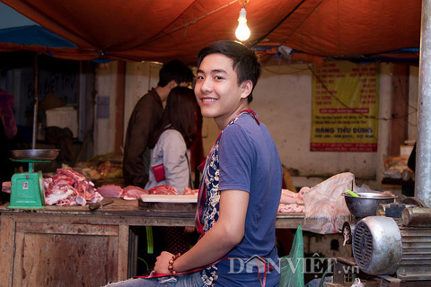 Chàng trai bán thịt lợn có gương mặt đẹp như tài tử