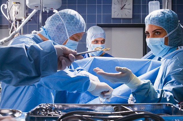 quen-dien-thoia-trong-bung