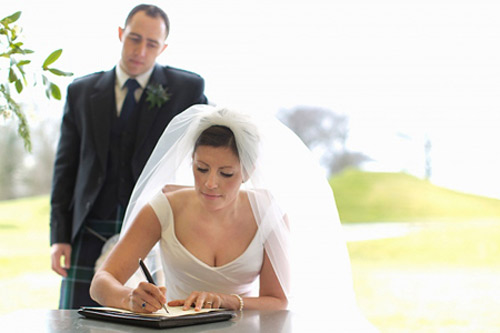 Vẫn cưới dù biết anh chỉ lợi dụng mình - 1