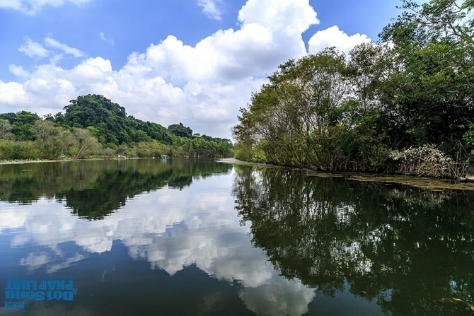 Ngẩn ngơ ngắm cảnh đẹp mùa Thu trên dòng suối Yến