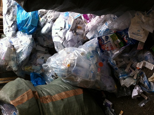 Giải mã hiện tượng mua bán rác thải y tế “vô tiền khoáng hậu”