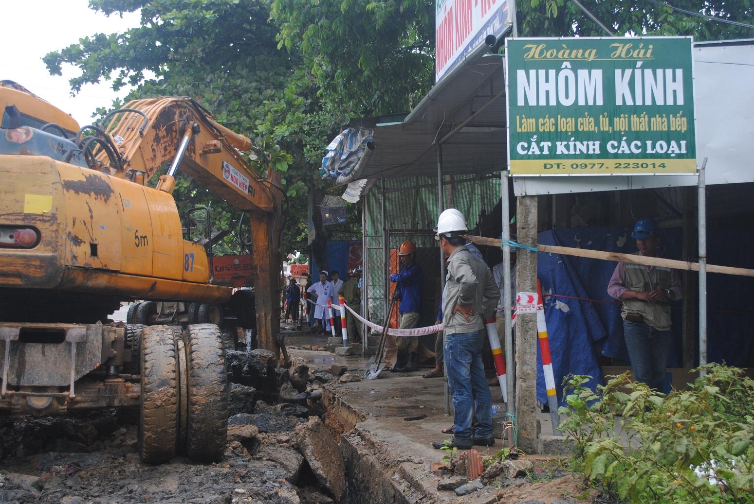 Bảo vệ thi công, mở rộng QL8A