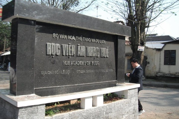 Những “động trời” chưa được tiết lộ về Học viện Âm nhạc Huế