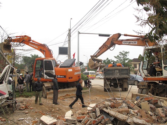 Sập cổng nhà văn hóa huyện, 3 người tử vong