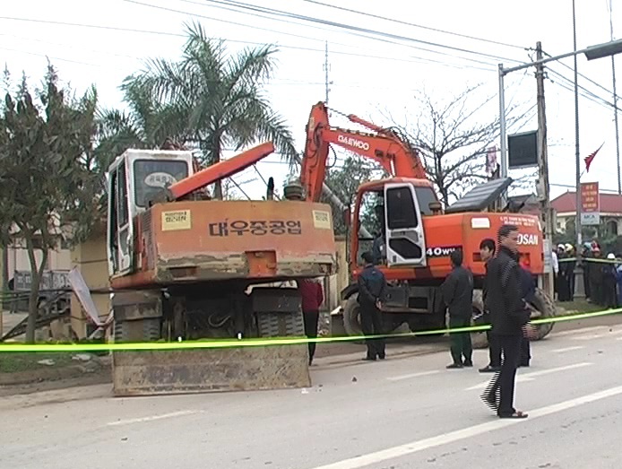 Sập cổng nhà văn hóa huyện, 3 người tử vong