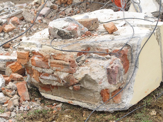 Sập cổng nhà văn hóa huyện, 3 người tử vong