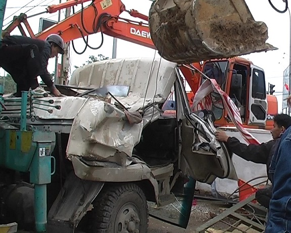 Sập cổng nhà văn hóa huyện, 3 người tử vong