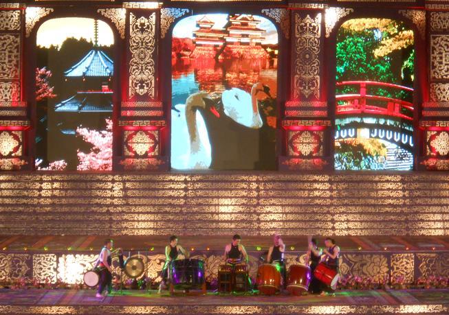 Đêm khai mạc Festival Huế 2014 rực rỡ sắc màu văn hóa Đông – Tây