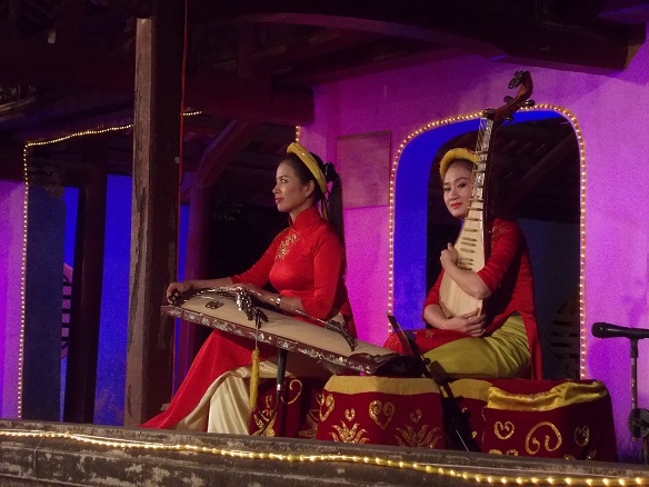 Những trăn trở về ca Huế