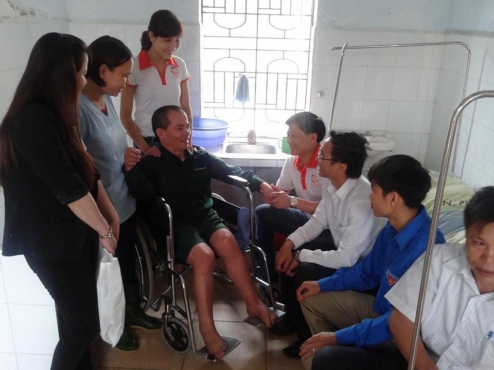 Người dân thành Vinh “lên cơn sốt” với Hoài Linh – Chí Tài