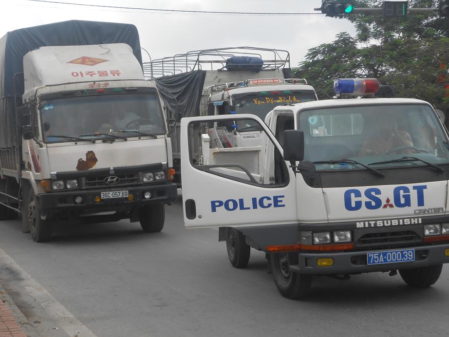 Huế: Quyết bắt giữ xe tải bỏ chạy khỏi trạm cân