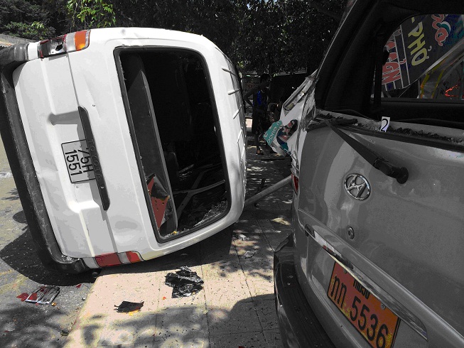 Hơn 50 đối tượng đập phá nhà dân lúc nửa đêm Hơn 50 đối tượng đập phá nhà dân lúc nửa đêm