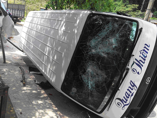 Hơn 50 đối tượng đập phá nhà dân lúc nửa đêm Hơn 50 đối tượng đập phá nhà dân lúc nửa đêm