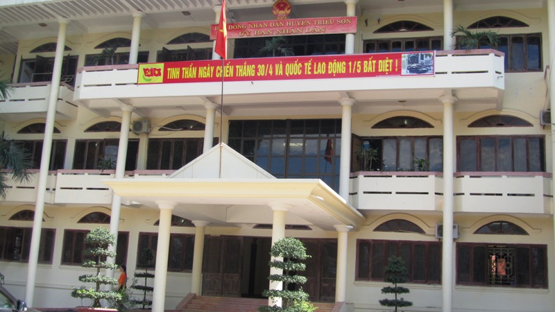 Thanh Hóa: Chính quyền huyện bao thầu và vây thầu? 