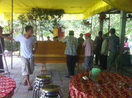 Trùng hợp kinh hoàng, ba người cùng trúng độc đắc theo nhau tử nạ