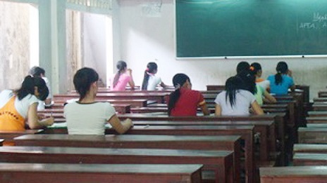 Chuyện những nữ sinh vác bụng bầu lên giảng đường