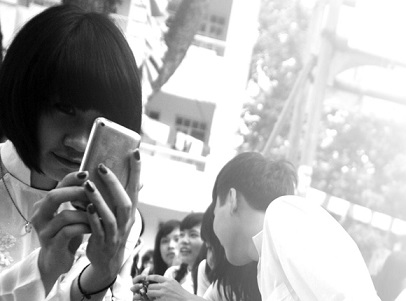 Khi học sinh làm đẹp quá đà