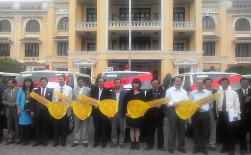 Huế: tiếp nhận 5 xe ô tô cứu thương từ ngân hàng Vietinbank Huế: tiếp nhận 5 xe ô tô cứu thương từ ngân hàng Vietinbank