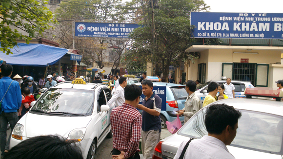 Hà Nội: 1.001 chiêu “chặt chém”, chèn ép khách cảu 