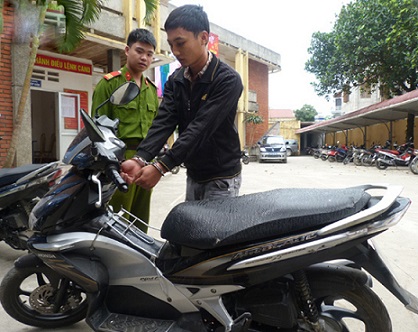  Khóa cổ, khóa càng vẫn dễ dàng bị “bẻ”