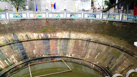 Hàng trăm người “bám trụ” giữ đất giếng Mộc và ngôi miếu cổ? Hàng trăm người “bám trụ” giữ đất giếng Mộc và ngôi miếu cổ?