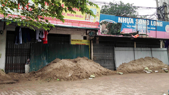 Hàng trăm người “bám trụ” giữ đất giếng Mộc và ngôi miếu cổ? Hàng trăm người “bám trụ” giữ đất giếng Mộc và ngôi miếu cổ?