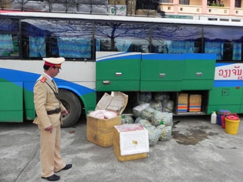 Bắt giữ khối lượng lớn mỹ phẩm giả Bắt giữ khối lượng lớn mỹ phẩm giả