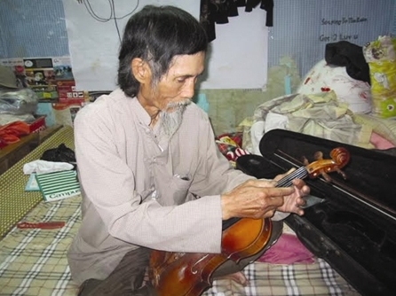 Cuộc đời buồn của lão nghệ sĩ violin đường phố Cuộc đời buồn của lão nghệ sĩ violin đường phố