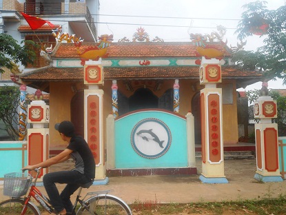 “Bảo bối” của một làng biển Việt Nam và tục thờ hai bộ xương cá