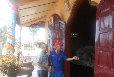 “Bảo bối” của một làng biển Việt Nam và tục thờ hai bộ xương cá