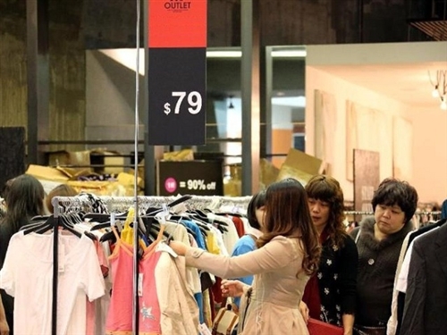 Bán hàng kiểu Hà Nội, lên mặt 'khinh thường' khách nghèo Bán hàng kiểu Hà Nội, lên mặt 'khinh thường' khách nghèo