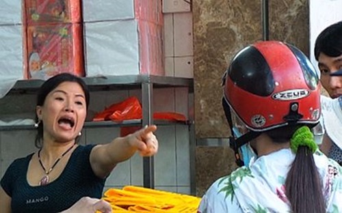 Bán hàng kiểu Hà Nội, lên mặt 'khinh thường' khách nghèo Bán hàng kiểu Hà Nội, lên mặt 'khinh thường' khách nghèo