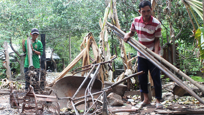 Nghi báo kiểm lâm bắt gỗ, nhóm lâm tặc đốt nhà dân