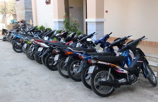 Bắt hàng trăm thanh niên đua xe trên đường cao tốc