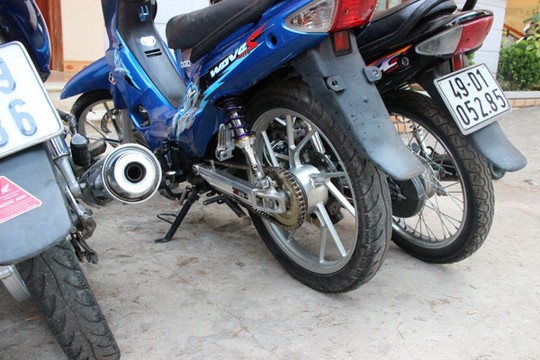 Bắt hàng trăm thanh niên đua xe trên đường cao tốc