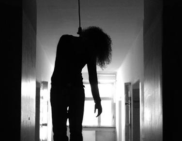 Nữ giảng viên trường đại học treo cổ tại nhà riêng Nữ giảng viên trường đại học treo cổ tại nhà riêng