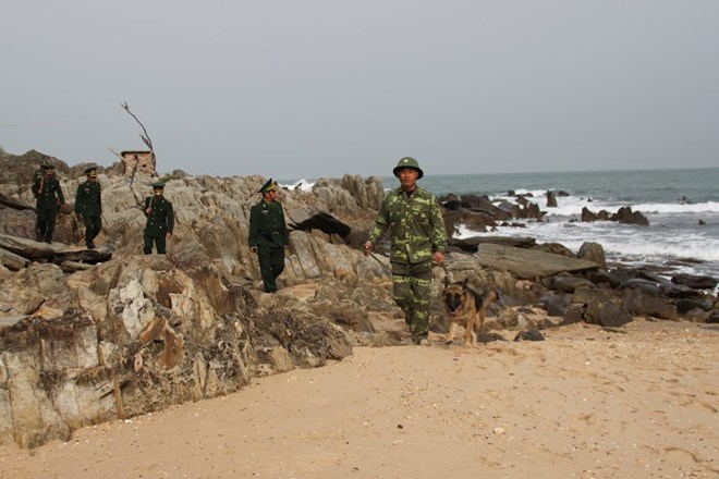 Loạt ảnh đặc biệt lính biên phòng tuần tra cùng chó nghiệp vụ