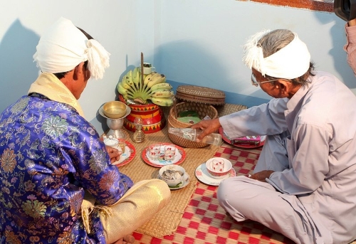 Tục cấm ân ái ba đêm sau cưới của người Chăm Tục cấm ân ái ba đêm sau cưới của người Chăm