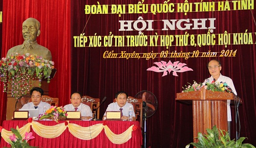 Chủ tịch Quốc hội Nguyễn Sinh Hùng tiếp xúc cử tri tỉnh Hà Tĩnh