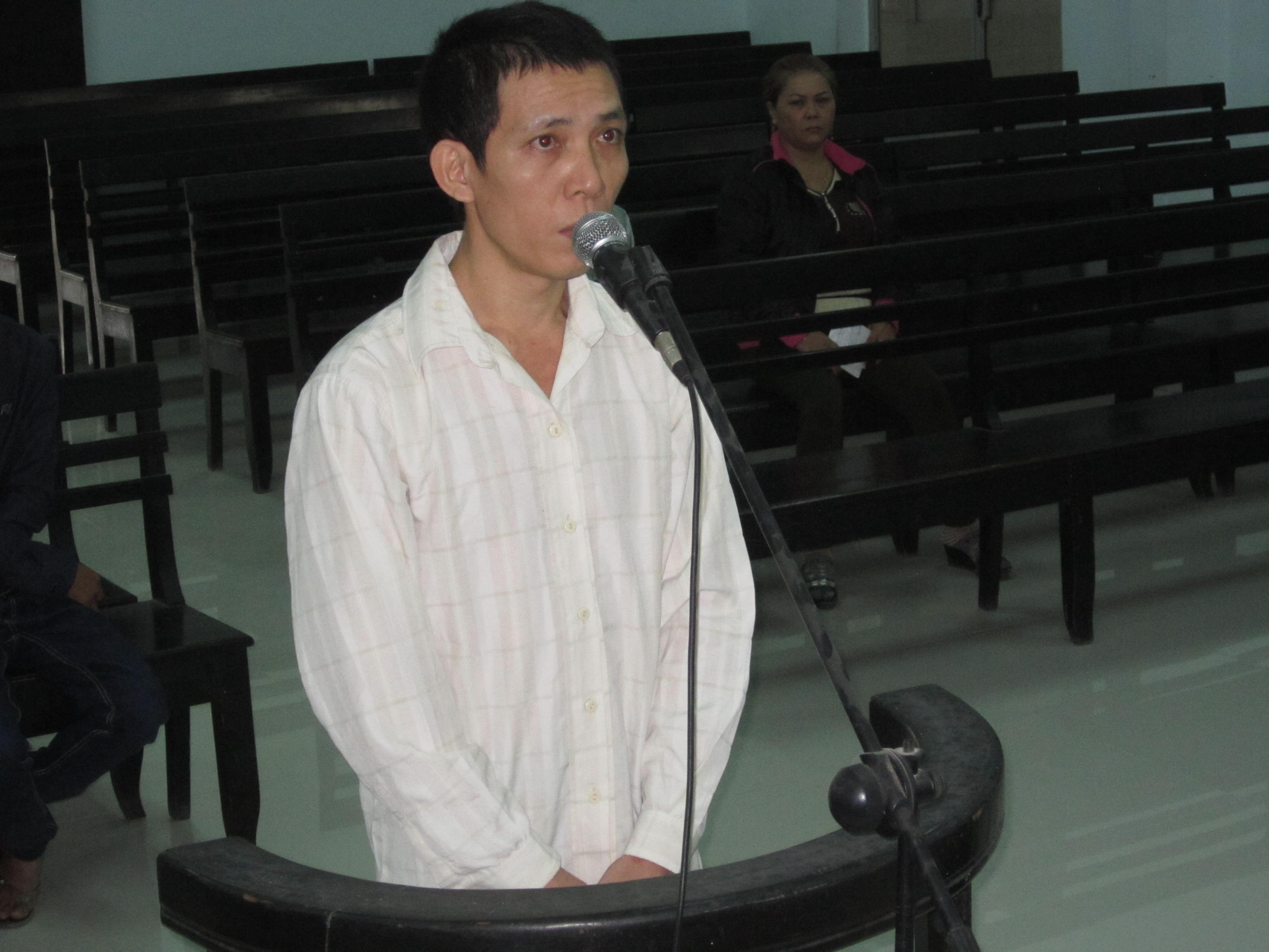 Rủ gã tiếp thị đi chơi, hai thiếu nữ bị khống chế cướp tài sản