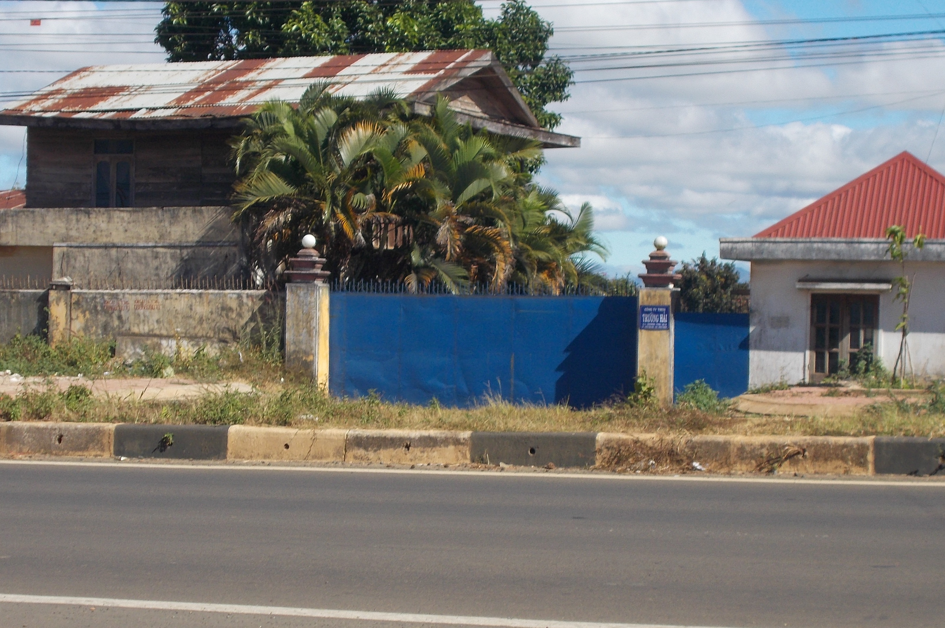 Công ty ngăn Cảnh sát PCCC tiếp ứng và PV tiếp cận vụ cháy