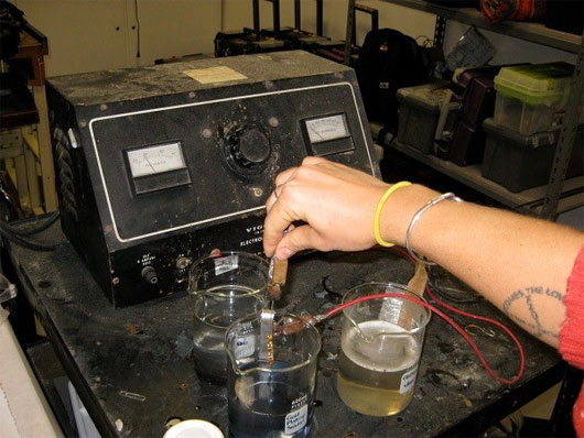 Quy trình làm hoa hồng dát vàng và bí kíp nhận biết 