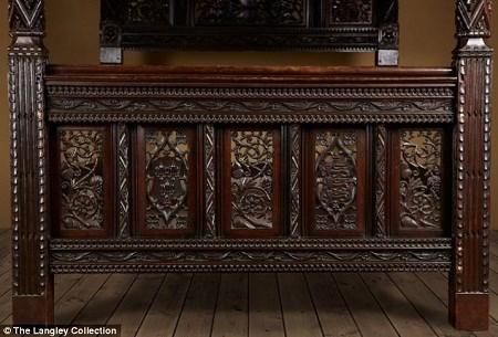 Chiếc giường phế liệu bất ngờ thành cổ vật giá 700 tỉ đồng Chiếc giường phế liệu bất ngờ thành cổ vật giá 700 tỉ đồng