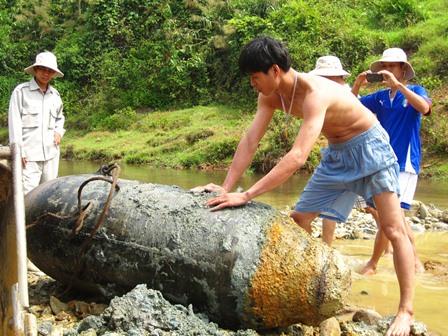 Thót tim xem quá trình di dời, hủy nổ bom 