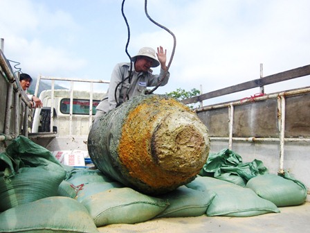 Thót tim xem quá trình di dời, hủy nổ bom 