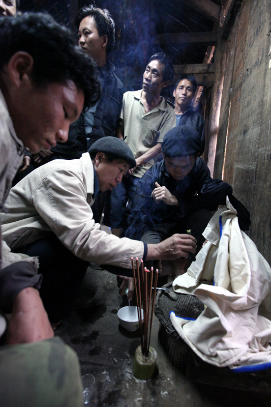 Xem hỏa táng, cúng 'ma khô' ở Tây Bắc