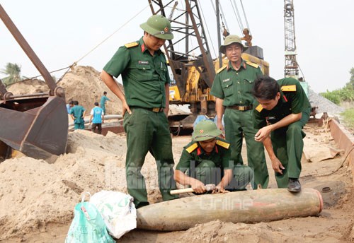 Công binh Việt Nam nỗ lực quét sạch 