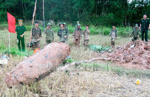 Công binh Việt Nam nỗ lực quét sạch 