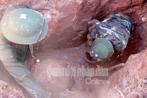 Công binh Việt Nam nỗ lực quét sạch 